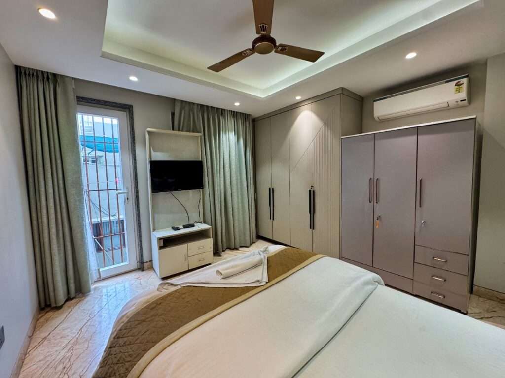 best serviced apartments in saket