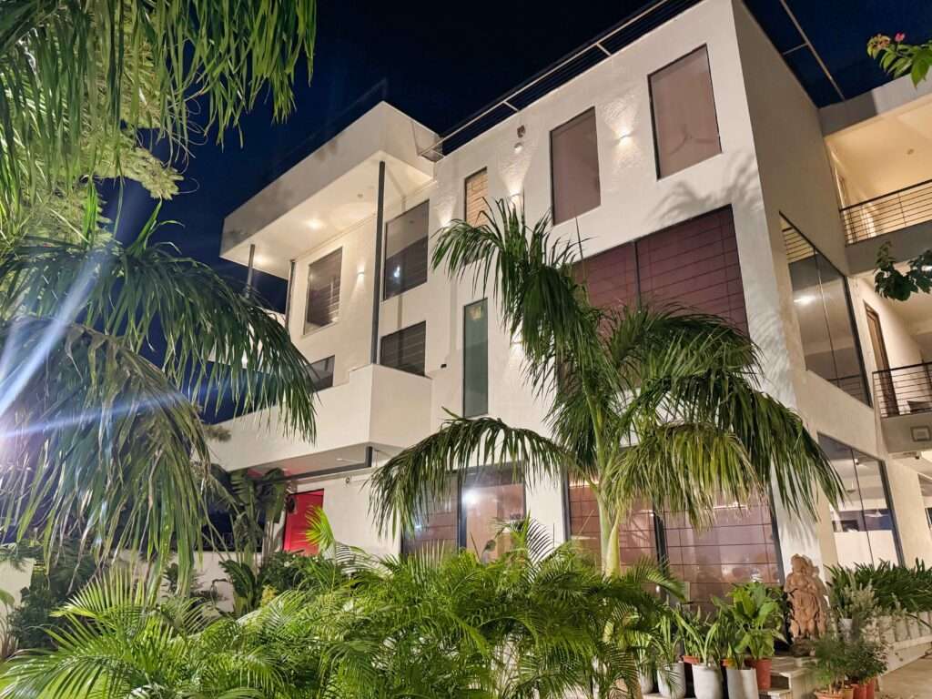 luxury service apartments in south delhi